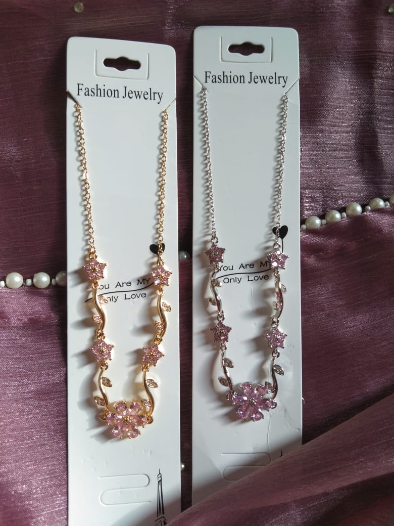 Floral Pendant Fashion Necklace