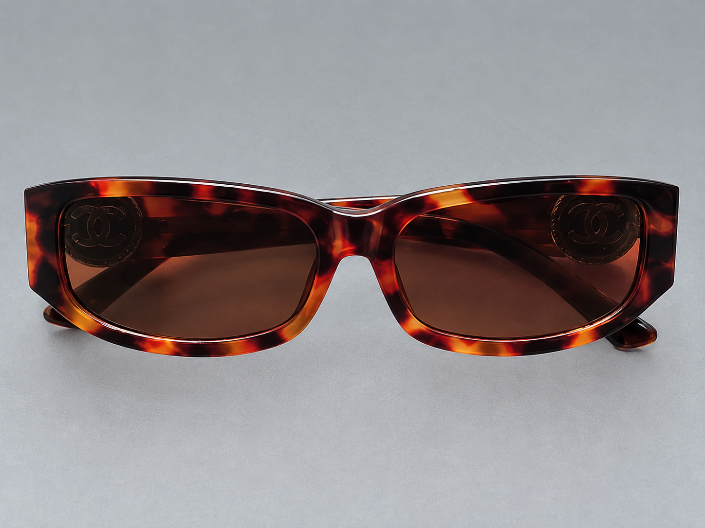 Ladies Luxury Tortoiseshell Square Frame Sunglass with Gold Logo