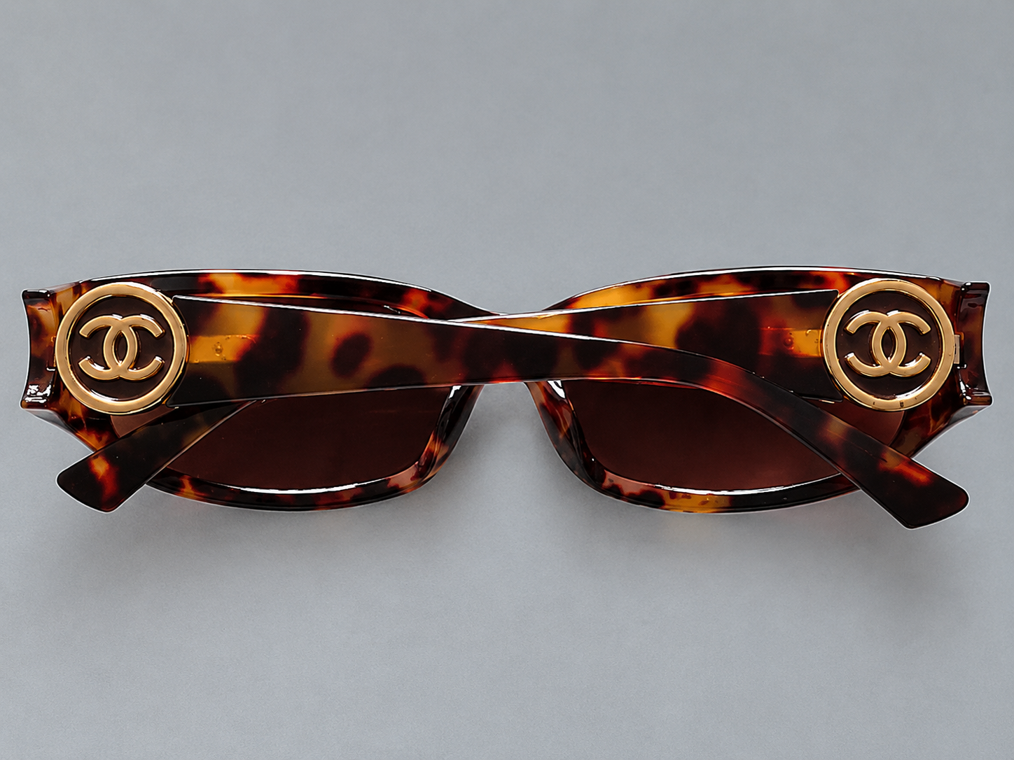 Ladies Luxury Tortoiseshell Square Frame Sunglass with Gold Logo