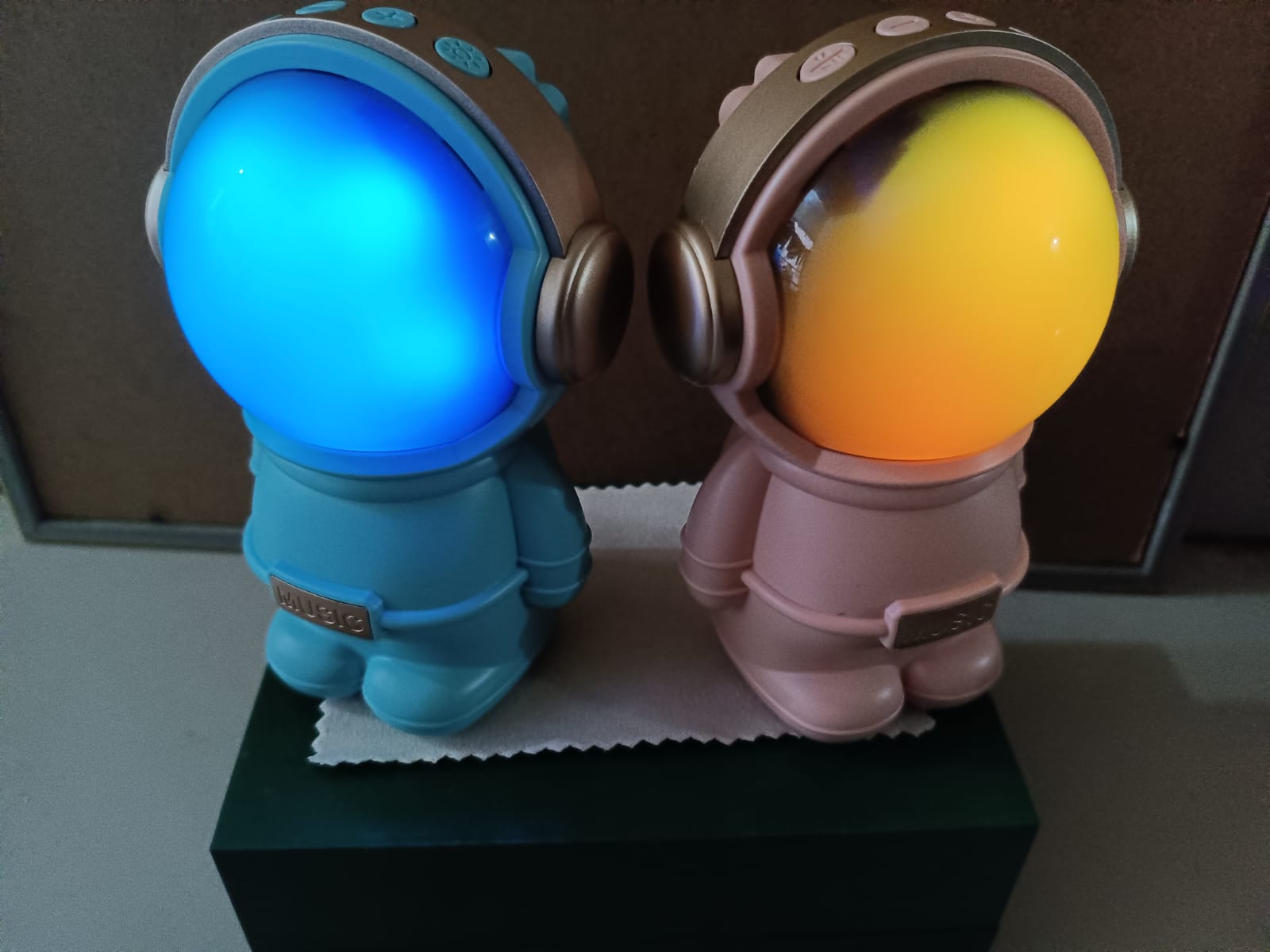 Astronaut RGB Bluetooth Speaker (Model: X-808)